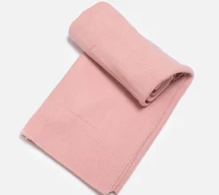 Dusty pink knitted blanket