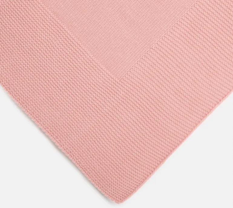 Dusty pink knitted blanket