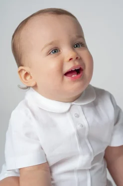 Two buttons blouse. White cotton linen