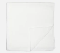 White knitted blanket